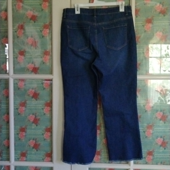 Style & Co cropped flare button fly jeans - Picture 2 of 8